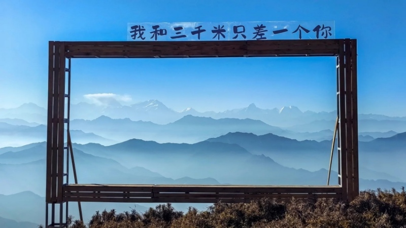 【蜀山秘境|泥巴山】邂逅川西小牛背山,登顶眺望蜀山之王贡嘎,赏高山杜鹃