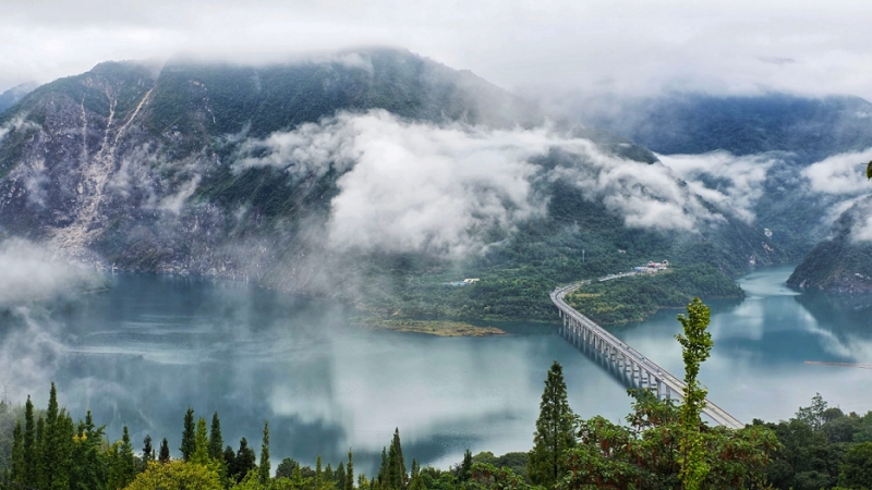 【山野趣徒|云华山】徒步云华山360°的观景台，俯瞰紫坪铺水库