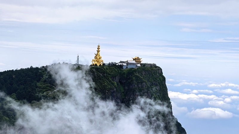 【峨眉山后山穿越】密林悬崖一步一景,独享无人云海仙山风光