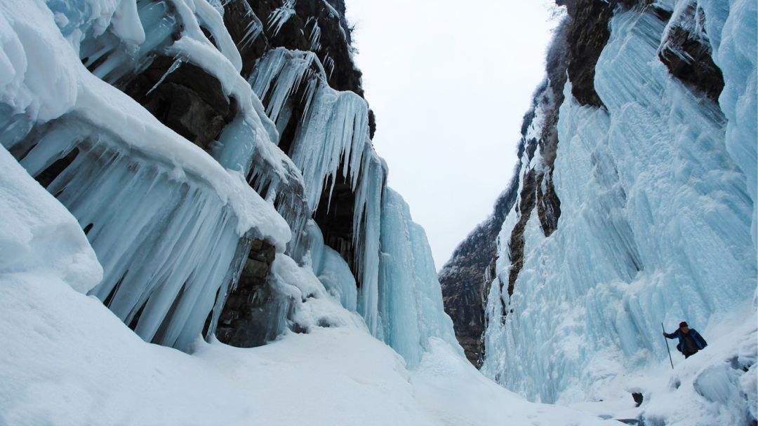 虎牙大峡谷冰瀑图片