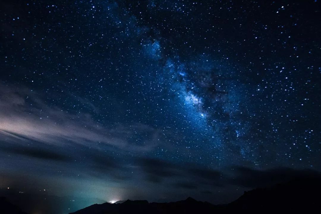 【鹧鸪山露营】远山深处山花漫野牛羊成群,星空下享自然美味!