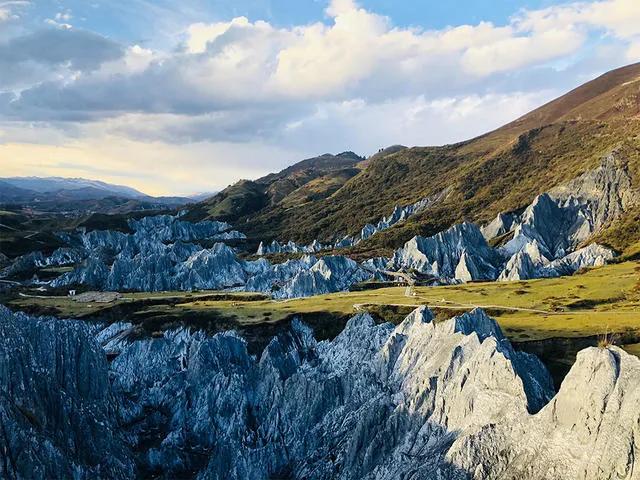 冷嘎措   甘孜州八美镇墨石公园   墨石公园是中国唯一的高原石林景