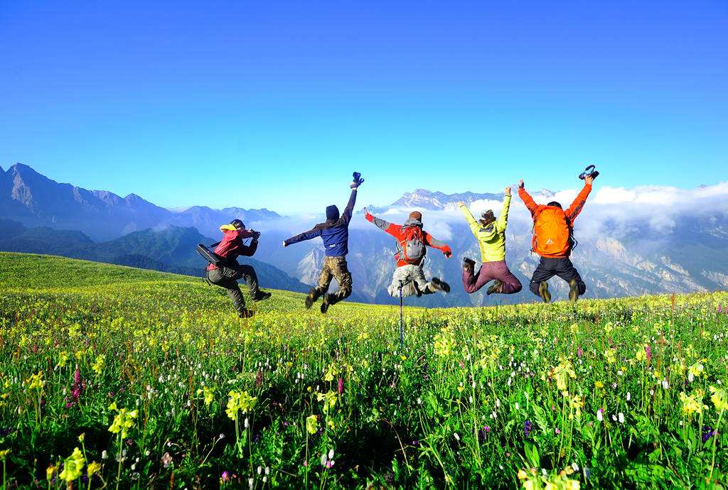【九顶山|花海露营】漫步羌山花海，星空露营，含藏式土火锅
