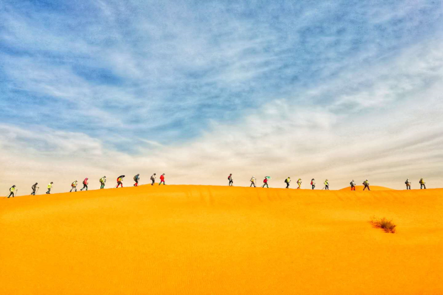 【腾格里沙漠】打卡荒漠古城，邂逅黄河石林，体验沙漠轻奢露营徒步！