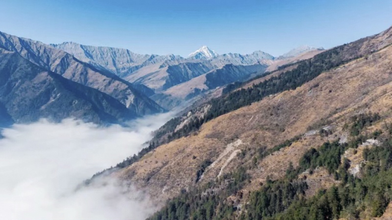 【浪迹山野第21期|阿都雕】云海之上俯瞰雪山连绵,远眺“蜀山王后”幺妹峰