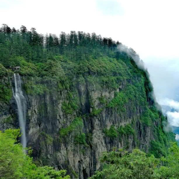 【瓦屋山2日游】观云海、觅佛光、走进南国的桌山奇观