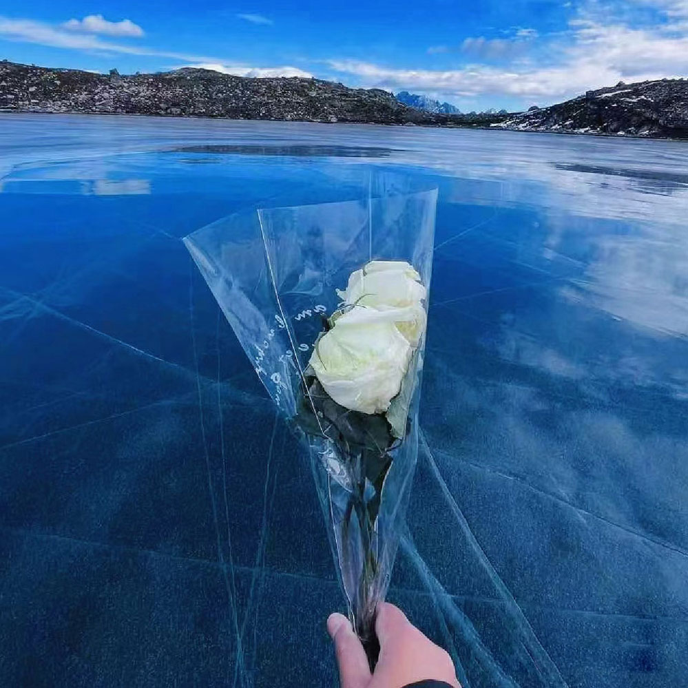 【川西|蓝冰海子1日】探寻藏地蓝冰秘境、冰渍晶莹剔透，蓝冰雪山融为一体！