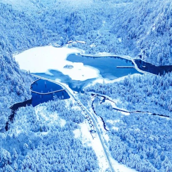 【鹧鸪山滑雪+毕棚沟】四川人的雪乡，一个梦幻的冰雪王国