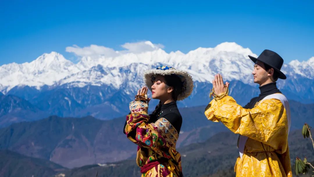【星空露营|王岗坪】无高反直面贡嘎雪山，森林漫步，星空露营，被央视疯狂点赞的秘境