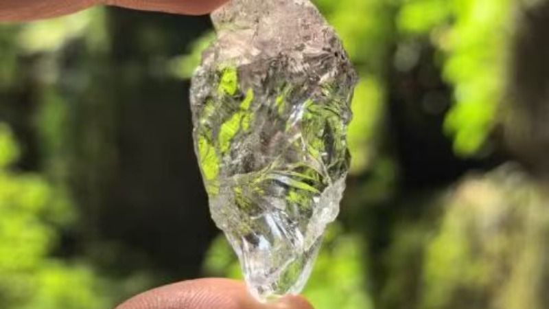 【丁木沟|捡水晶】穿越金口河大峡谷，徒步悬崖小道，一起挖水晶