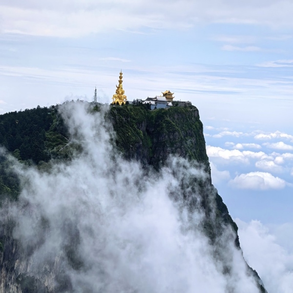 【峨眉山后山穿越】密林悬崖一步一景，独享无人云海仙山风光